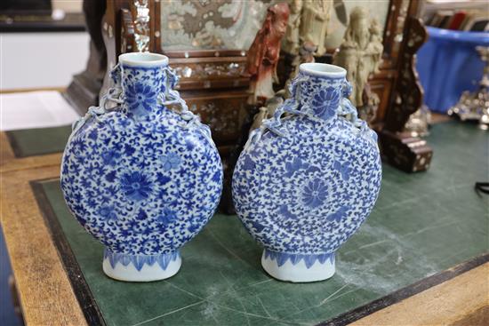 A pair of Chinese blue and white moonflasks, 19th century, H. 25.3cm